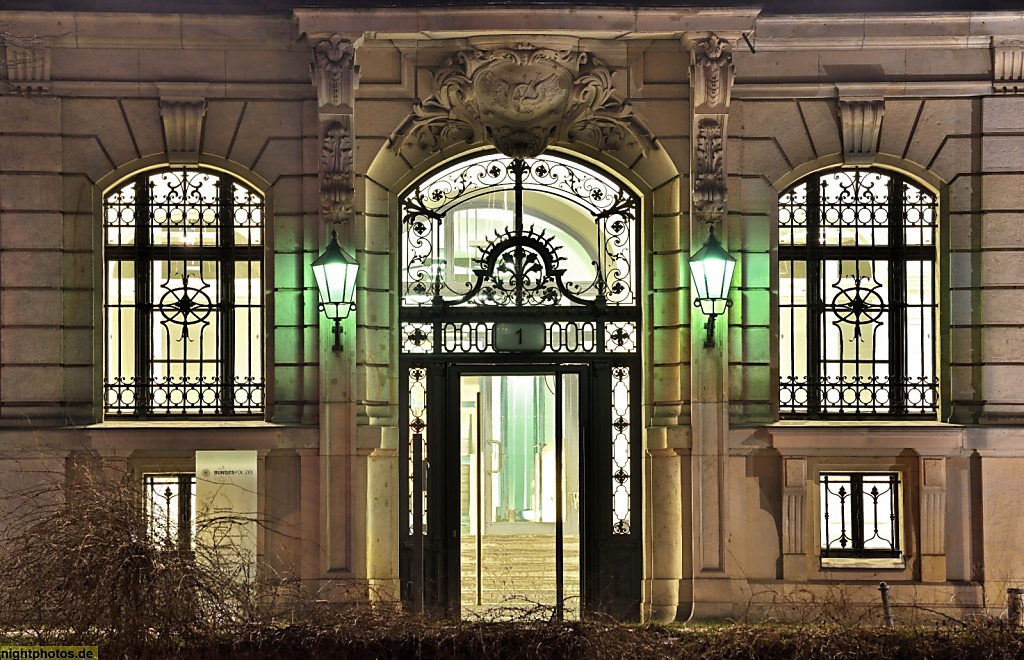 2018-02-14 05-07 Berlin Kreuzberg Dienstgebäude der Königlichen Eisenbahndirektion Berlin erbaut 1892-1895 von Architekt Armin Wegner. Portal