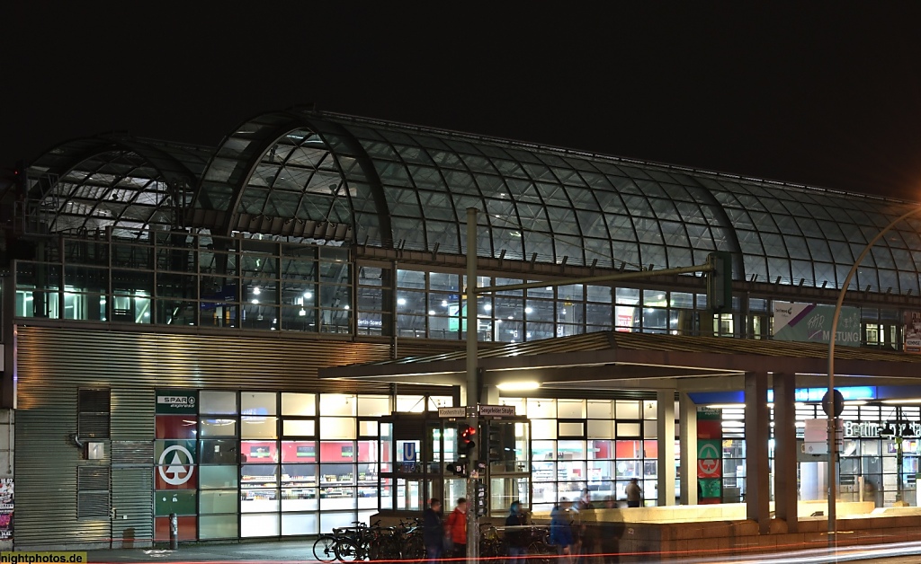 Berlin Spandau S-Bahnhof und Fernbahnhof Bahnsteighalle neu erbaut 1996-1998 von Gerkan Marg und Partner