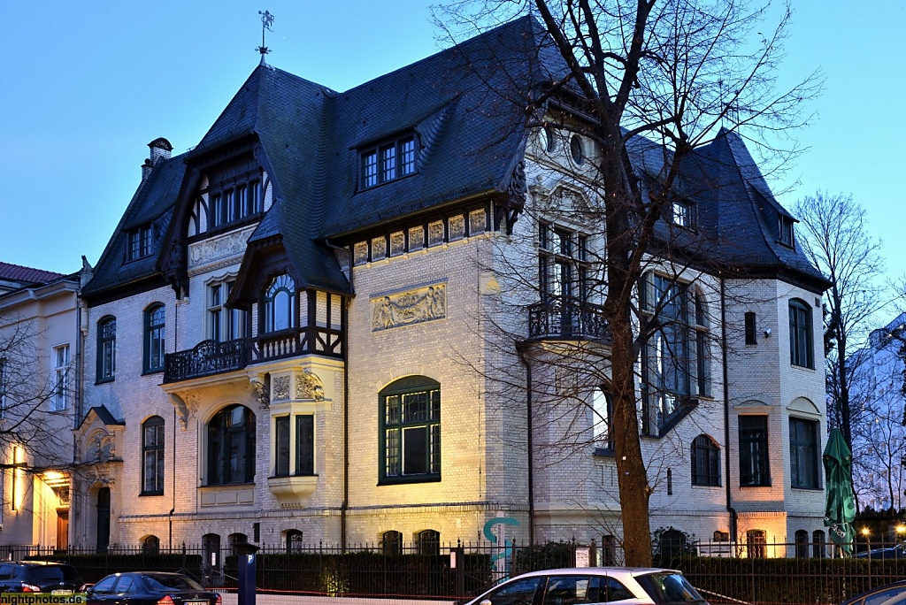 Berlin Schöneberg Haus Fromberg erbaut 1895-1896 von Cremer und Wolffenstein im Landhausstil. Restauriert durch Architekt Reinhard Müller