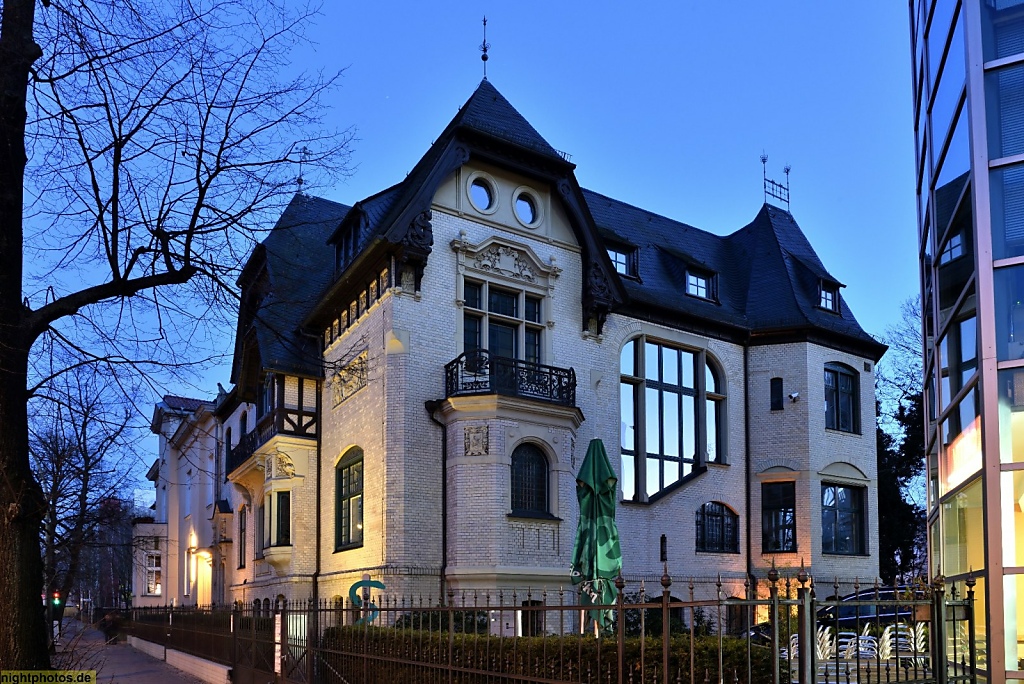 Berlin Schöneberg Haus Fromberg erbaut 1895-1896 von Cremer und Wolffenstein im Landhausstil. Restauriert durch Architekt Reinhard Müller