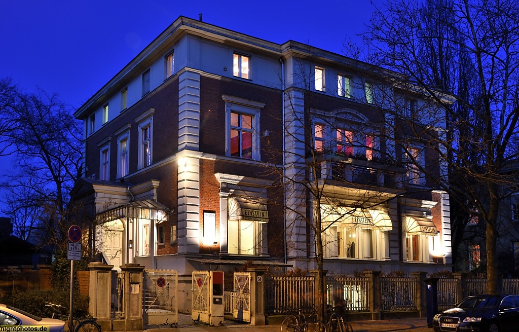 Berlin Tiergarten Café Einstein Stammhaus erbaut 1878 als Villa Roßmann von Max Karchow und Robert Guthmann 