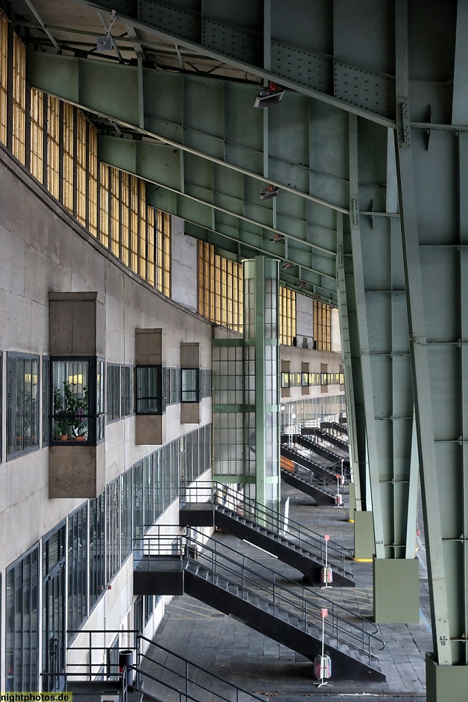 Berlin Tempelhof Flughafen. GAT Zugang zum Flugfeld. Erbaut 1936-194