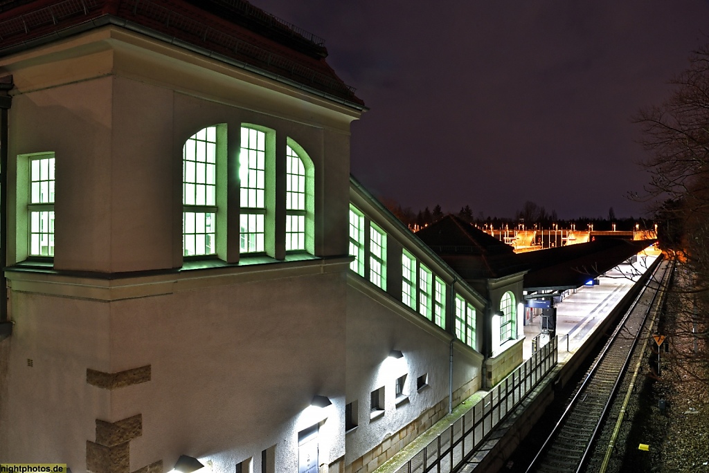 Berlin Charlottenburg Westend S-Bahnhof Olympiastadion erbaut 1909 von Architekten E Schwarz und Dörgéam. Erweitert 1936