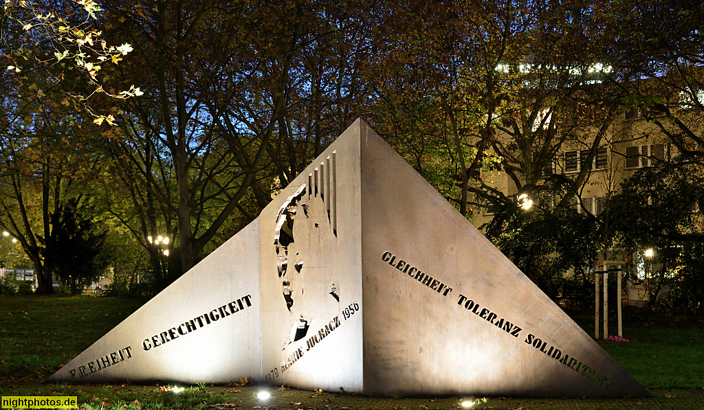 Berlin Kreuzberg Denkmal für Marie Juchacz von Maler und Grafiker Gerd Winner eingeweiht am 18. August 2017 in der Gitschiner Strasse 110