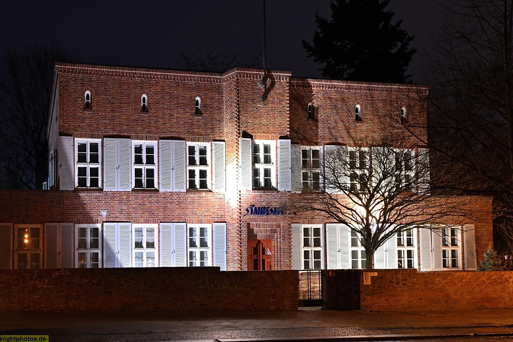 Berlin Weissensee Standesamt. Erbaut als Lehrerwohnhaus 1929-1931 von Reinhold Mittmann