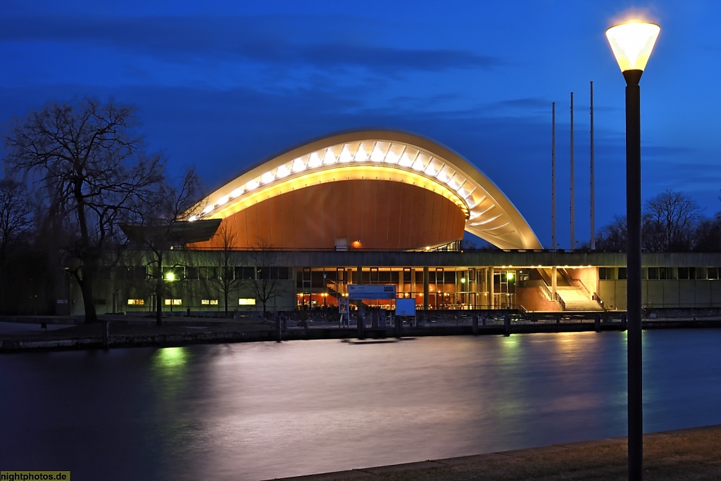 Berlin Tiergarten Haus der Kulturen der Welt am Bettina-von-Arnim-Ufer an der Spree erbaut 1956-1957