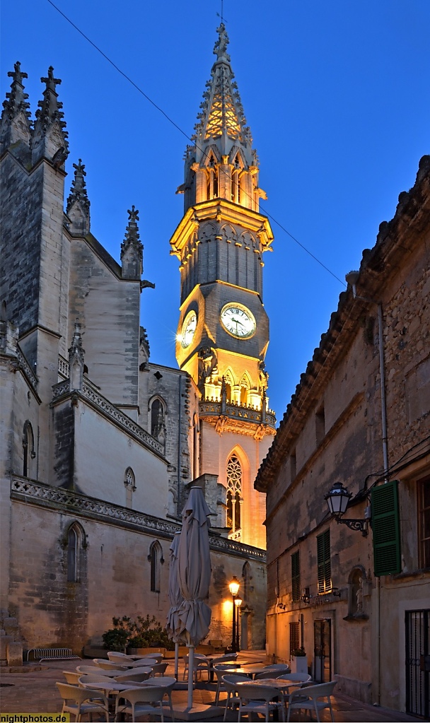Mallorca Manacor Kirche Nostra Senyora dels Dolors erbaut Ende 19 Jhdt v Baumeister Rector Rubi. Turm 80m von Architekt Gaspar Bennàssar i Moner
