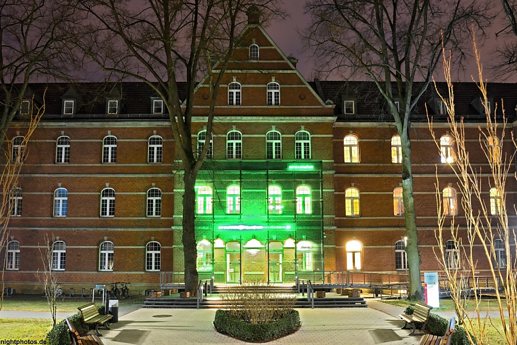 Berlin Weissensee St Joseph Krankenhaus Hauptgebäude mit MRT-Praxis. Erbaut 1891-1893 von Otto Lindner