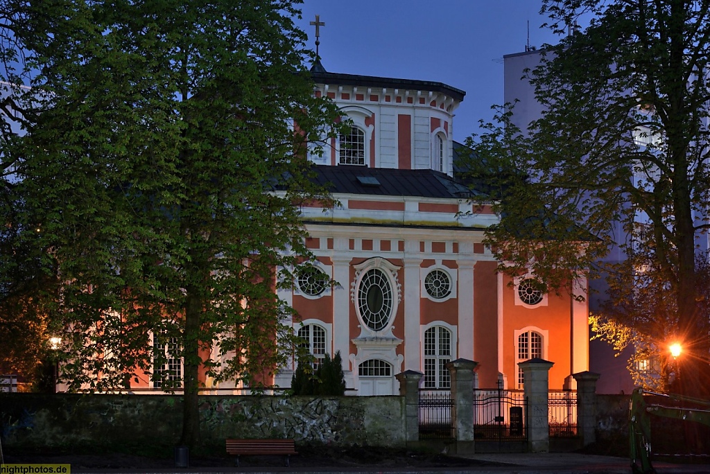 Berlin Buch Schlosskirche erbaut 1731-1736 für Adam Otto von Viereck von Architekt Friedrich Wilhelm Diterichs. Parkseite