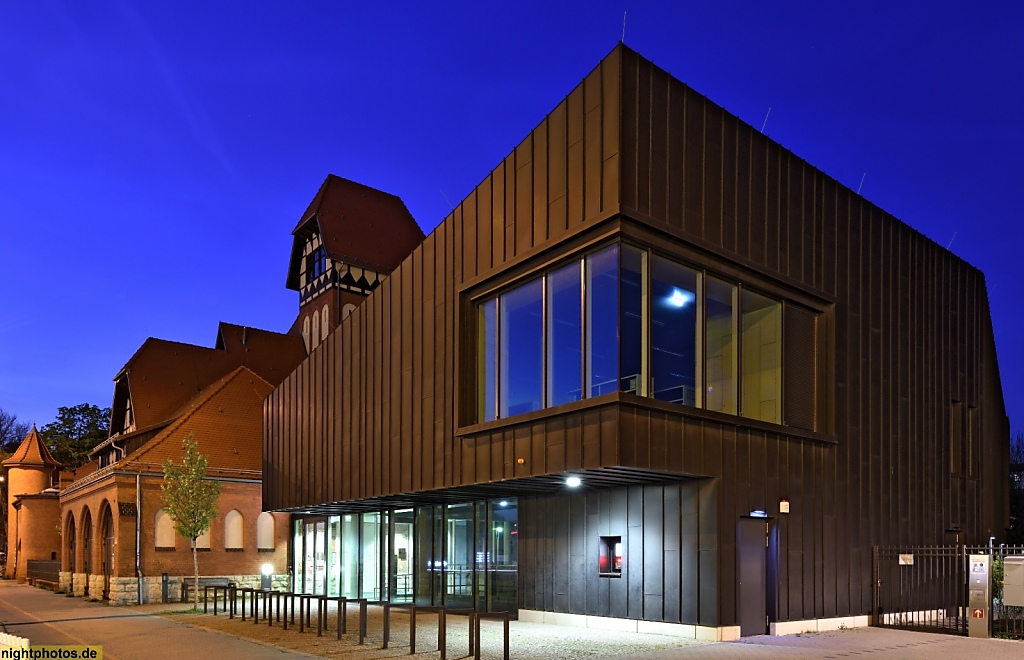 Berlin Treptow Niederschöneweide Mittelpunktbibliothek. Neubau erbaut 2015 von Chestnutt_Niess Architekten