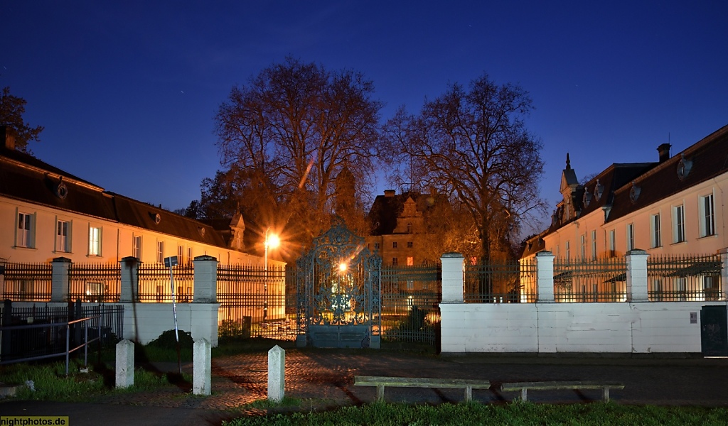 Berlin Wannsee Jagdschloss Glienicke erbaut 1682-1684. Entwurf vermutlich von Charles Philippe Dieussart für Kurfürst Friedrich Wilhelm. Ehrenhof