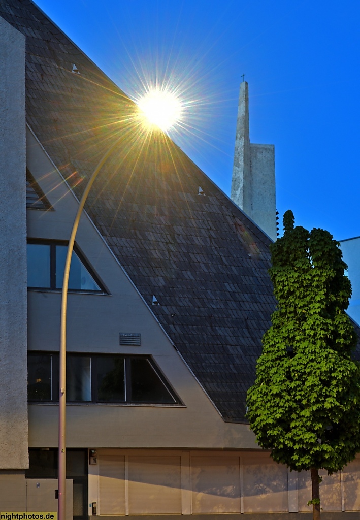 Berlin Schöneberg St Norbert Kirche Erstbau 1913-1918 umgebaut 1958-1962 von Hermann Fehling Daniel Gogel und Peter Pfankuch