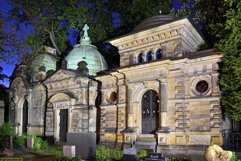 Berlin Schöneberg Kirchhof Alt-Schöneberg Friedhof mit Mausoleen als Familiengrabstätten von 1880-1900