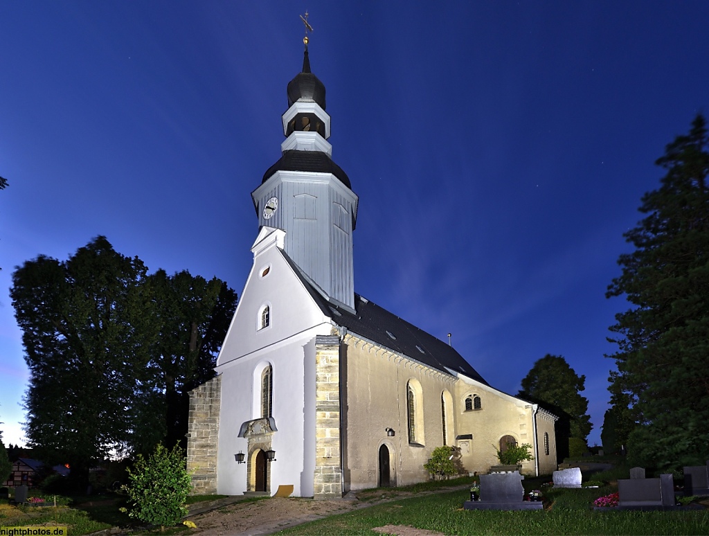 Reinhardtsdorf Dorfkirche erbaut 11.-12. Jhdt als romanische Wehrkirche. Kirchweihe 1523. Weihbischof Johannes VII von Meissen. Heutige Bauform entstand 1675-1678