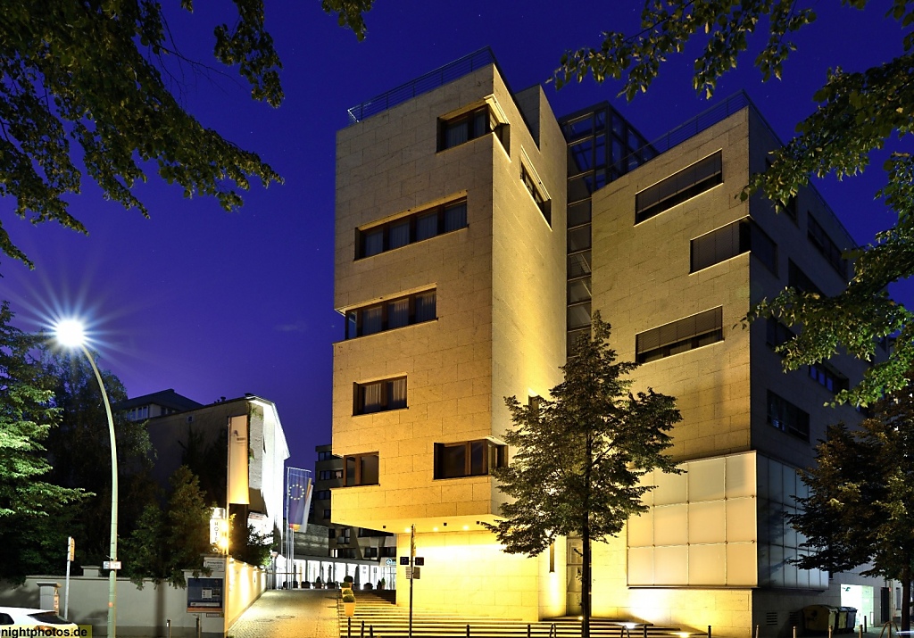 Berlin Mitte Katholische Höfe mit Repräsentanz der Deutschen Bischofskonferenz erbaut 1999 von Büro Höger Hare Architekten. Hannoversche Strasse 5