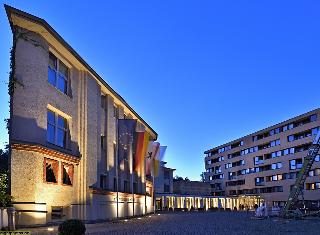 Berlin Mitte Katholische Höfe mit Akademie und Hotel Aquino mit Tagungszentrum erbaut 1999 von Büro Höger Hare Architekten. Hannoversche Strasse 5