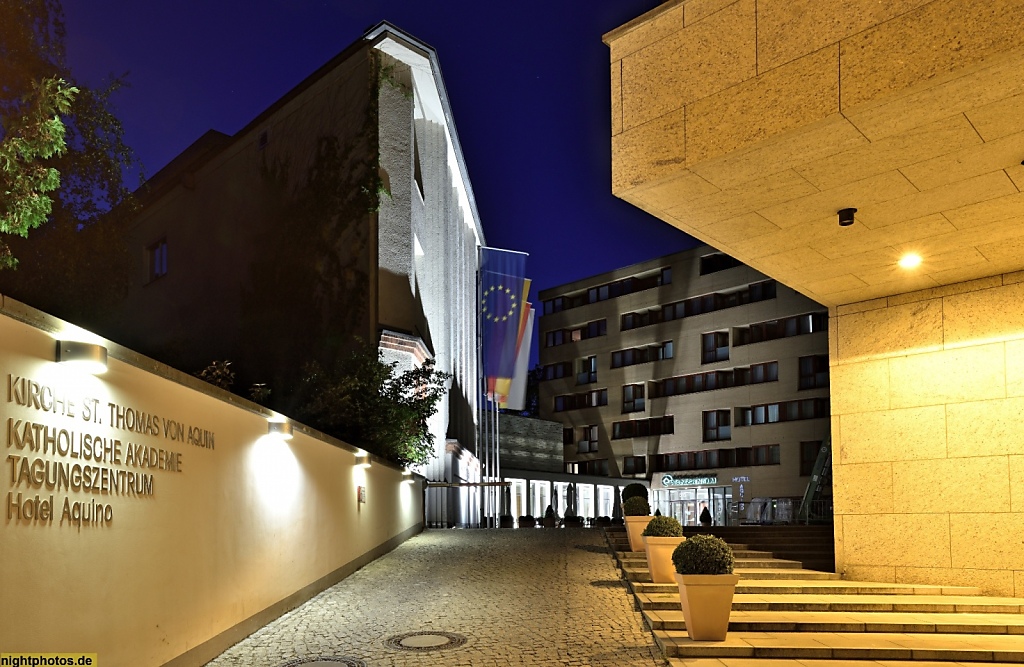 Berlin Mitte Katholische Höfe mit Akademie und Hotel Aquino mit Tagungszentrum erbaut 1999 von Büro Höger Hare Architekten. Hannoversche Strasse 5