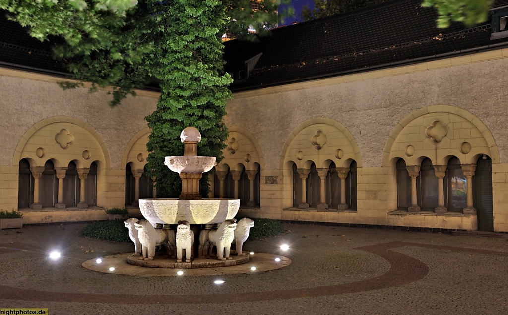Poznan Kaiserliches Residenzschloss erbaut 1905-1910 von Architekt Franz Schwechten. Zamek Cesarski w Poznaniu. Lemberger Brunnen