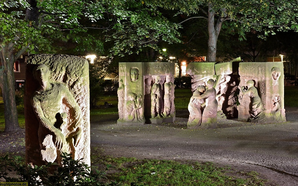 Berlin Mitte Block der Frauen. Denkmal für den Rosenstrassen-Protest in 1943 von Ingeborg Hunzinger errichtet 1995