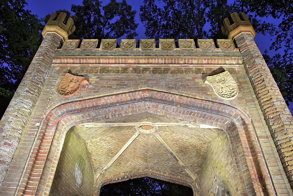 Berlin Wannsee Glienicker Park Jägertor an der Havelpromenade. Krughorn. Park entworfen 1816 von Peter Joseph Lenné