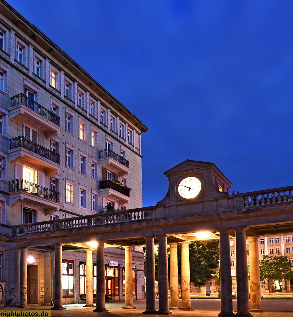 Berlin Friedrichshain Frankfurter Allee Uhrenkolonnade erbaut 1952-1956 vom Architektenkollektiv Hanns Hopp