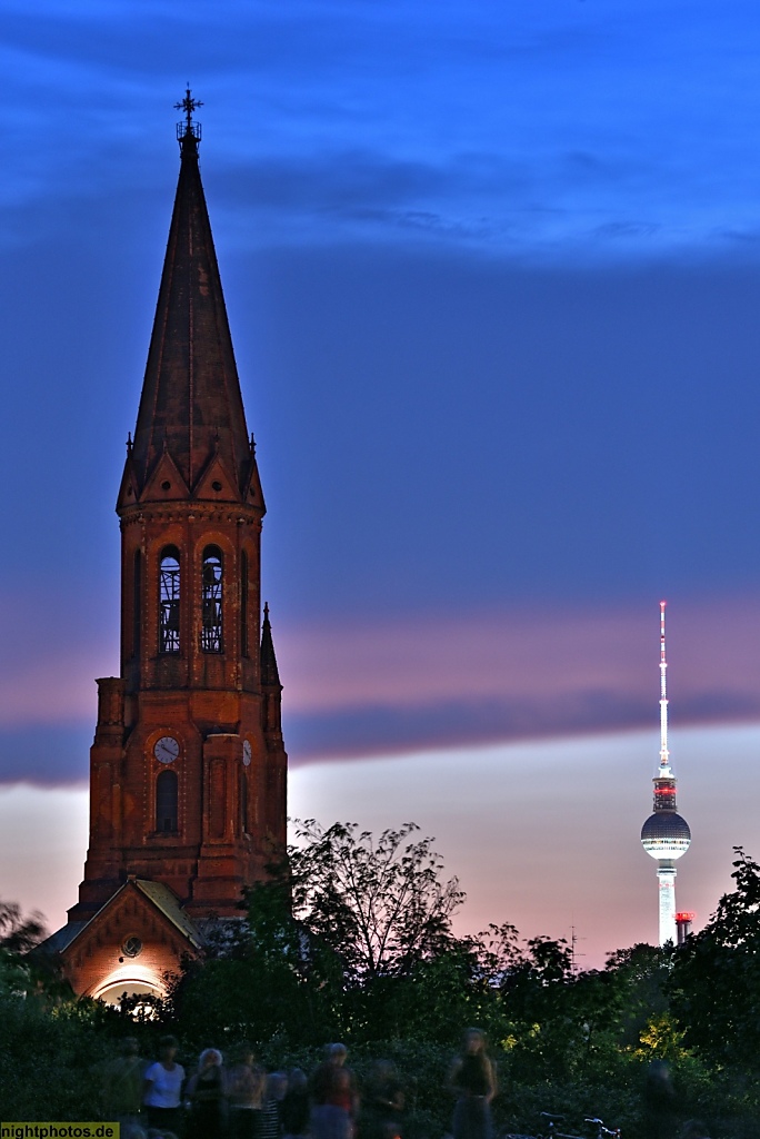 Berlin Kreuzberg Görlitzer Park Skyline Emmaus-Kirche Fernsehturm