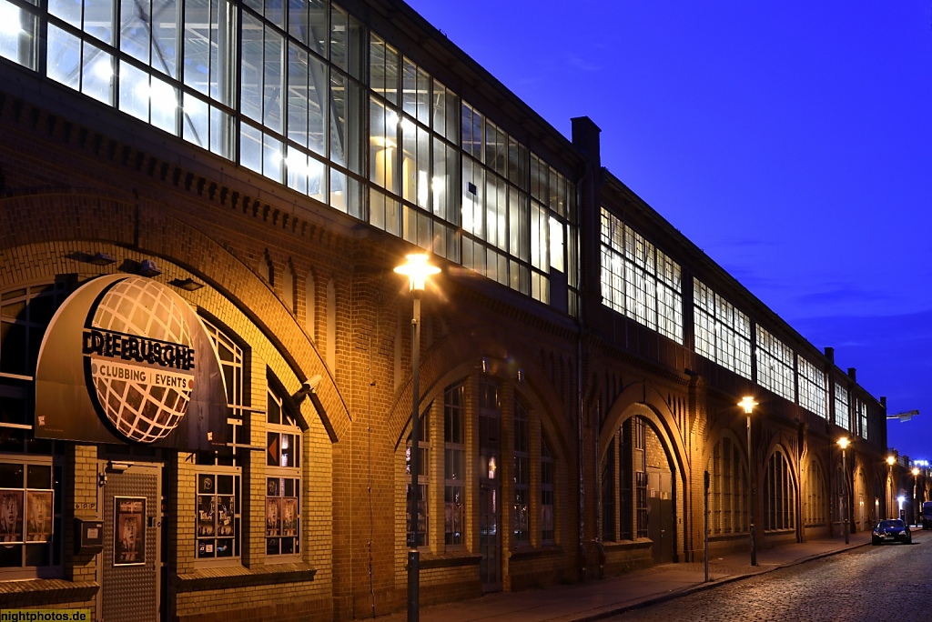 Berlin Friedrichshain Hochbahn U-Bahnhof Warschauer Brücke erbaut 1902 von Paul Wittig. Club 'Die Busche' im Viaduktbogen