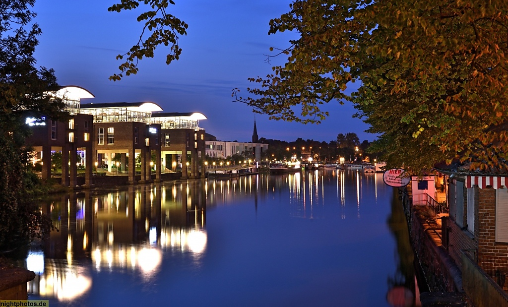 Lübeck Untertrave Radisson Blu Hotel vor der Musik- und Kongresshalle