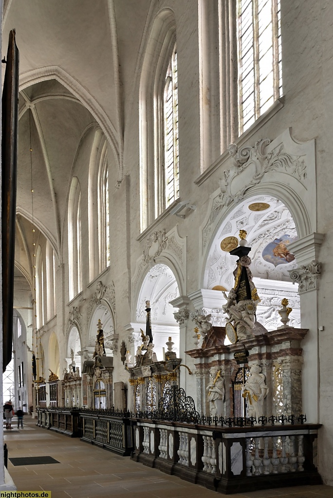 Lübeck Dom. Erbaut romanisch 1173-1230. Kapellen im Seitenschiff