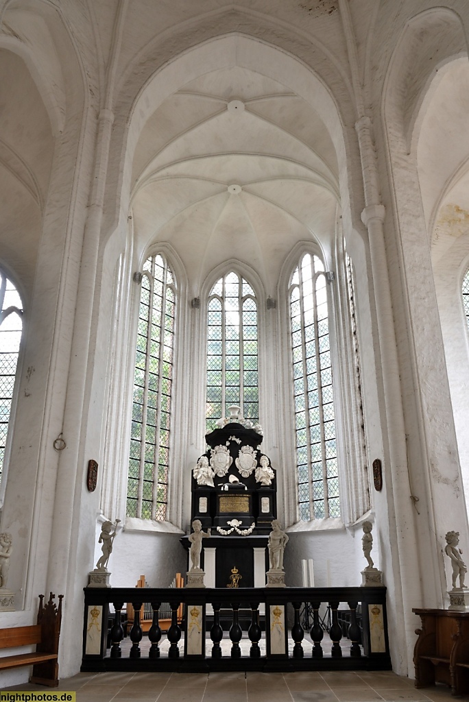 Lübeck Dom. Erbaut romanisch 1173-1230. Erneuerter Ostchor. Marientidenkapelle mit Grab Fürstbischof August Friedrich gestorben 1705. Bildhauer Quellinus
