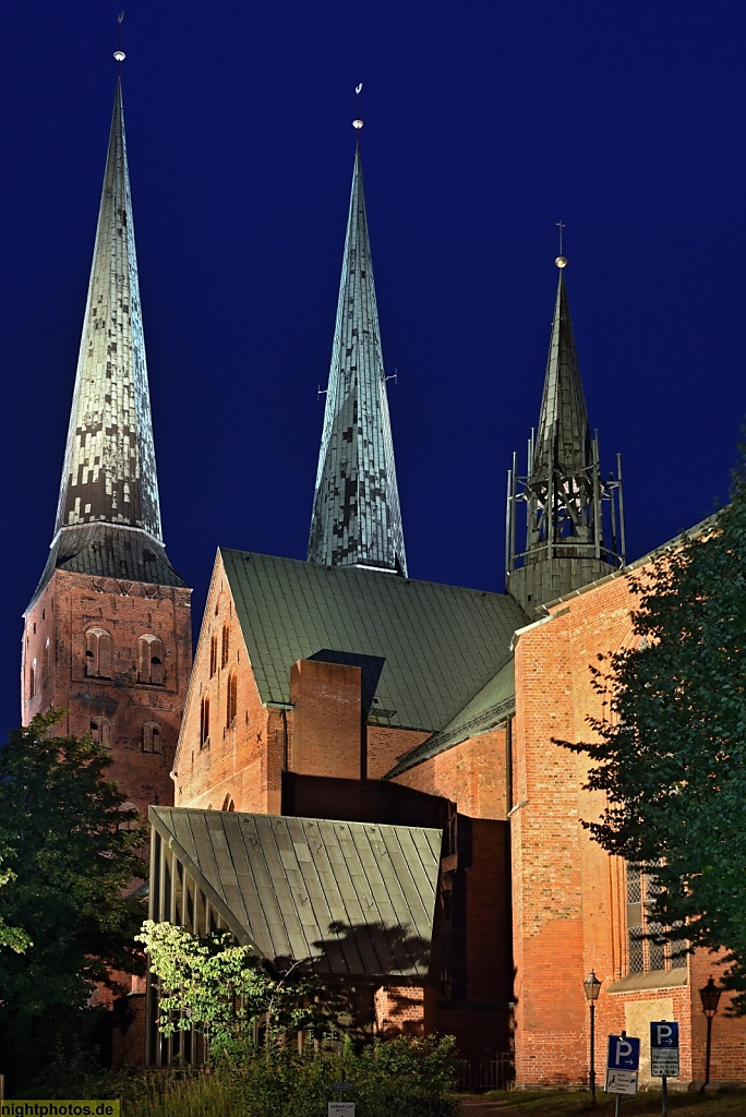 NP-2018-08-23-022-Luebeck-Dom-erbaut-romanisch-1173-1230-Umbau-gotisch-1266-1335-Nachkriegs-Wiederaufbau-beendet-1982.jpg