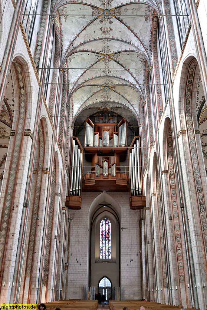 Lübeck Marienkirche erbaut 1277-1351 in norddeutscher Bachsteingotik. Innenaufnahme Hauptschiff