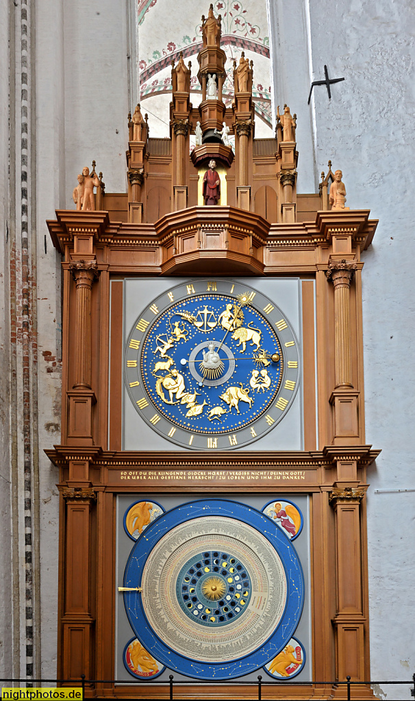 Lübeck Marienkirche erbaut 1277-1351 in norddeutscher Bachsteingotik. Astronomische Uhr. Nachbildung 1960-1967 von Paul Behrens