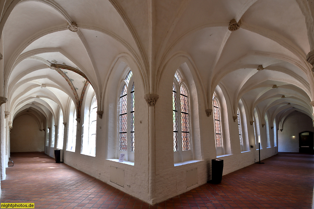 Lübeck Maria-Magdalenen-Kloster. Burgkloster des Dominikanerorden 1227-1531. Kreuzgang mit Kreuzrippengewoelbe