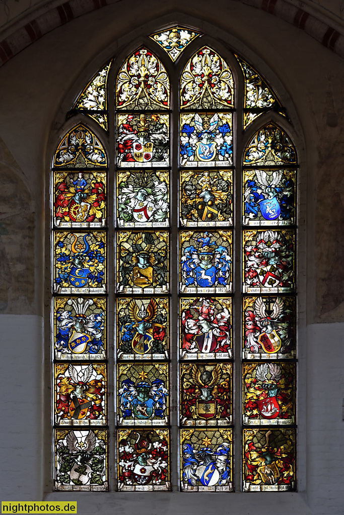 Lübeck Koberg Heiligen-Geist-Hospital erbaut 1286 als Sozialeinrichtung. Kirchenfenster mit Wappenornamentik