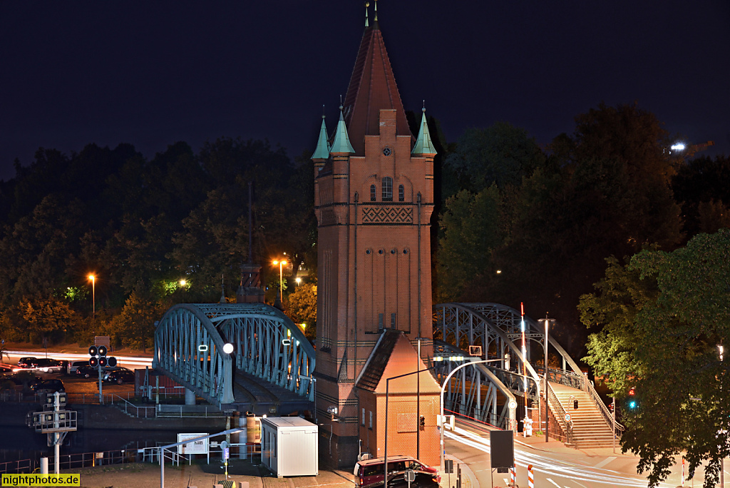 Lübeck Marstallbrücke neugotische Hubbrücke erbaut 1896-1900 von Wasserbauingenieur Peter Rehder über den Klughafen