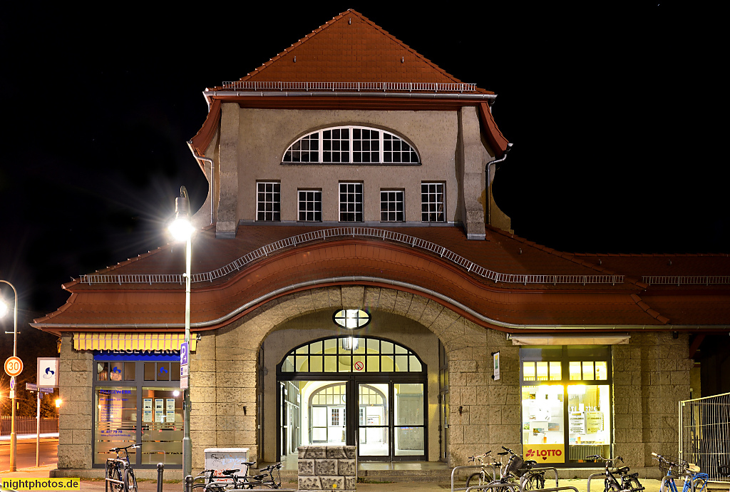 Berlin Frohnau Casinoturm und S-Bahnhof erbaut 1908-1910 von Architektengemeinschaft Gustav Hart und Alfred Lesser