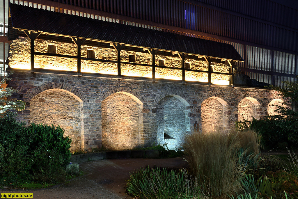 Fulda Historische Stadtmauer aus dem 12. Jhdt in der Brauhausstrasse vor Parkhaus Altstadt