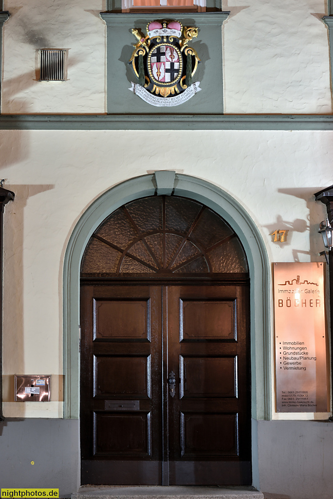 Fulda Altstadt Löherstrasse 17 ehemaliges Waisenhaus mit Widmung von 1879 im Wappen des Fürstbischofs von Fulda