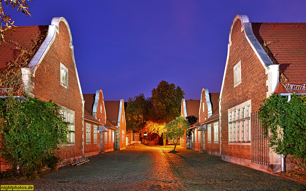 Berlin Buch Klinikcampus C W Hufeland Haus 225-226 und Badehaus erbaut 1899-1906 von Architekt Ludwig Hoffmann. Heute Akademie der Gesundheit Berlin Brandenburg eV