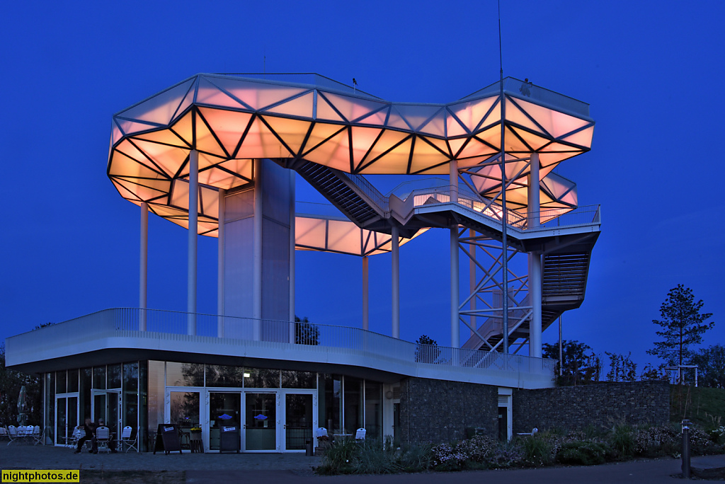 Berlin Marzahn Kienberg Wolkenhain Aussichtspunkt 120m über NN auf der Int Gartenausstellung 2017. Stahlkonstruktion