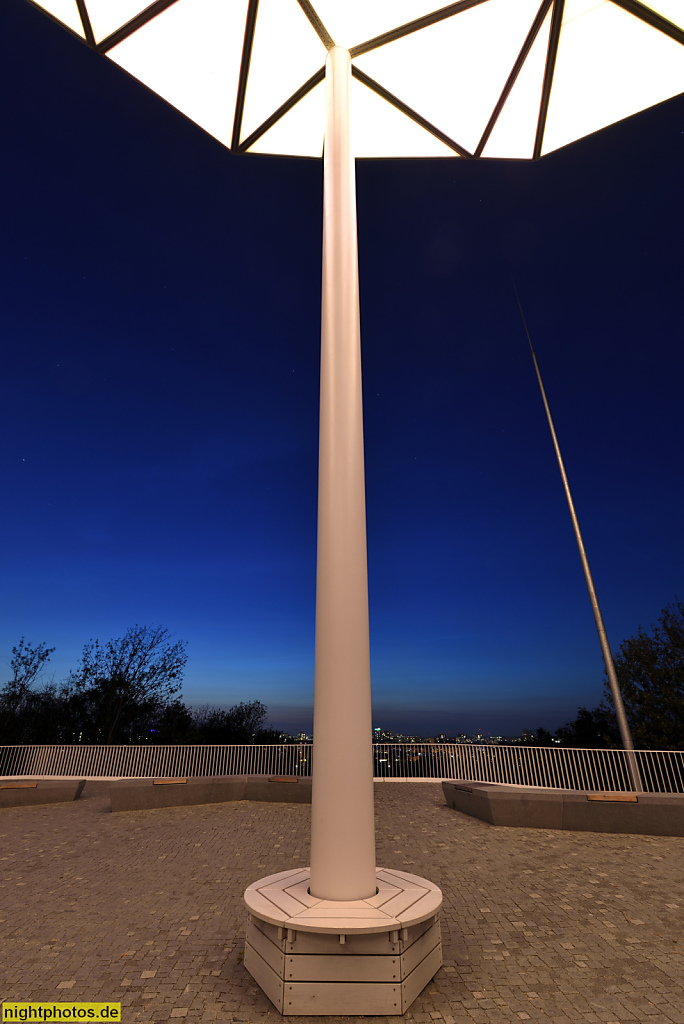 Berlin Marzahn Kienberg Wolkenhain Aussichtspunkt 120m über NN auf der Int Gartenausstellung 2017. Stahlkonstruktion