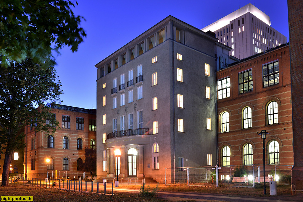 Berlin Mite Wilhelm von Waldeyer-Haus Centrum für Anatomie der Charité erbaut 1863-1865 von Friedrich Albert Cremer für die Friedrich-Wilhelm-Universität