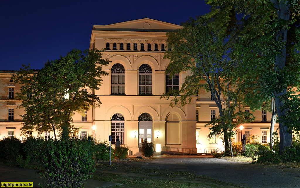 Berlin Mitte Humboldt Graduate School erbaut 1838-1840 von Ludwig Ferdinand Hesse als Tierarzneischule unter Friedrich Wilhelm IV