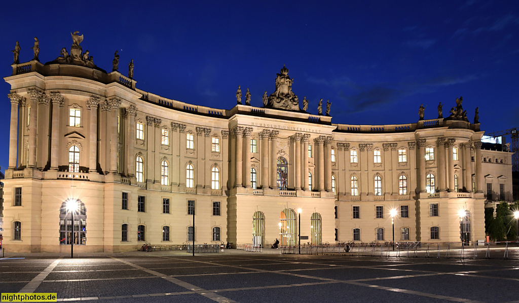 Berlin Mitte Humboldt-Universität Rechtswissenschaften erbaut 1775-1780 von Michael Philipp Boumann und Georg Christian Unger als Königliche Bibliothek für Friedrich II der Grosse
