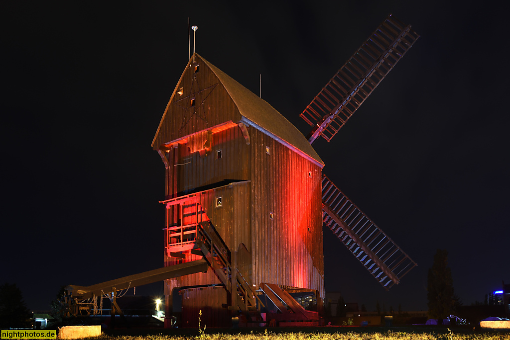 Berlin Marzahn Bockwindmühle seit 1815. Nachbau von 1993-1994. Illuminiert beim Festival of Lights