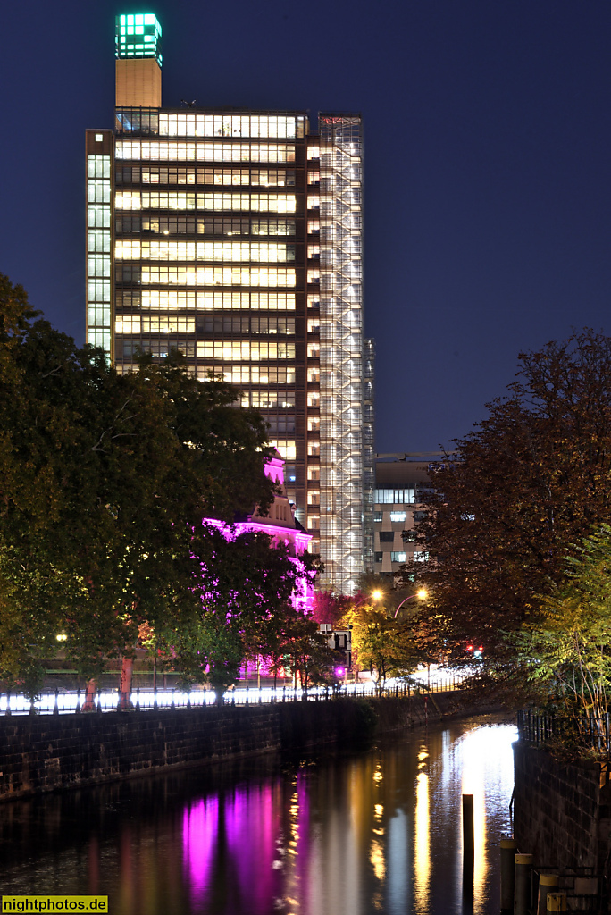 Berlin Mitte Tiergarten Atrium Tower erbaut 1993-1997 von Renzo Piano als DEBIS-Haus