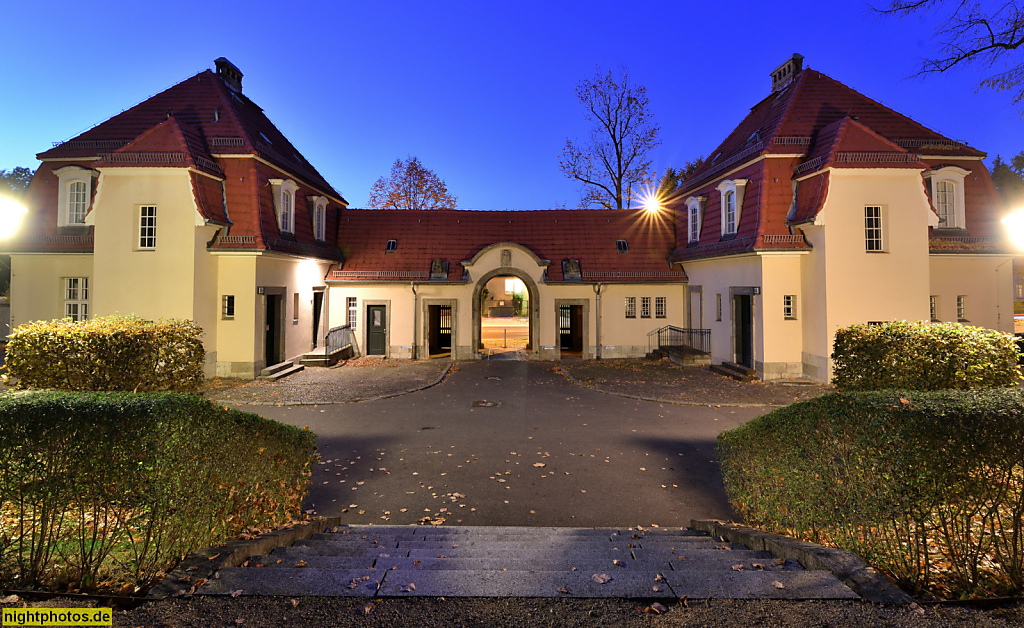 Berlin Buch Ludwigpark H21 Wohnanlage erbaut als Alte-Leute-Heim 1905-1909 von Ludwig Hoffmann. Torhaus