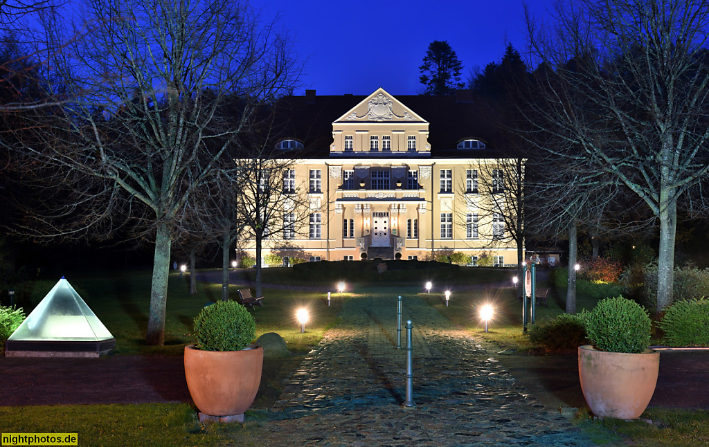 Rügen Sagard Schloss Neddesitz im Neobarock erbaut Anfang 20 Jahrhundert