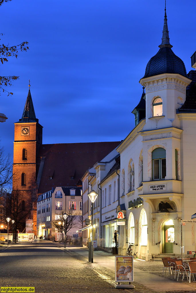 Bernau Bürgermeisterstrasse mit Stadtpfarrkirche St Marien und Adler-Apotheke erbaut 1901 im Jugendstil